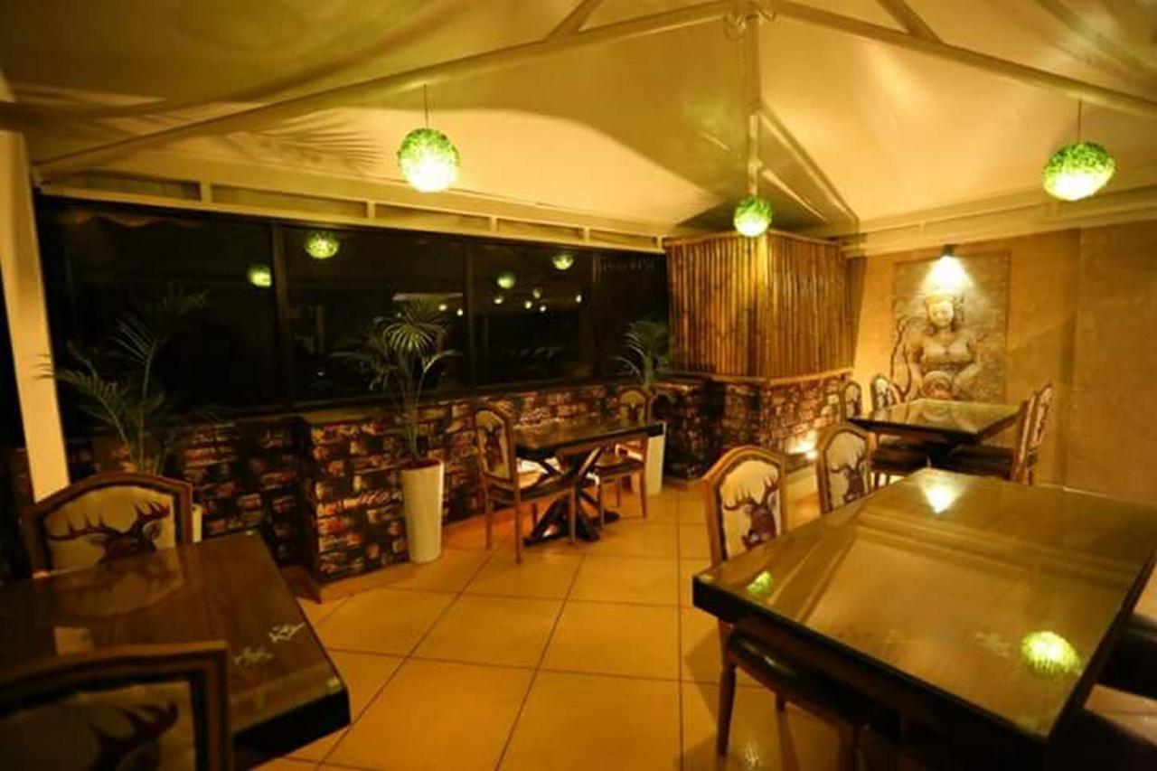 Hotel Eleven Heights ,Bhopal Exterior foto